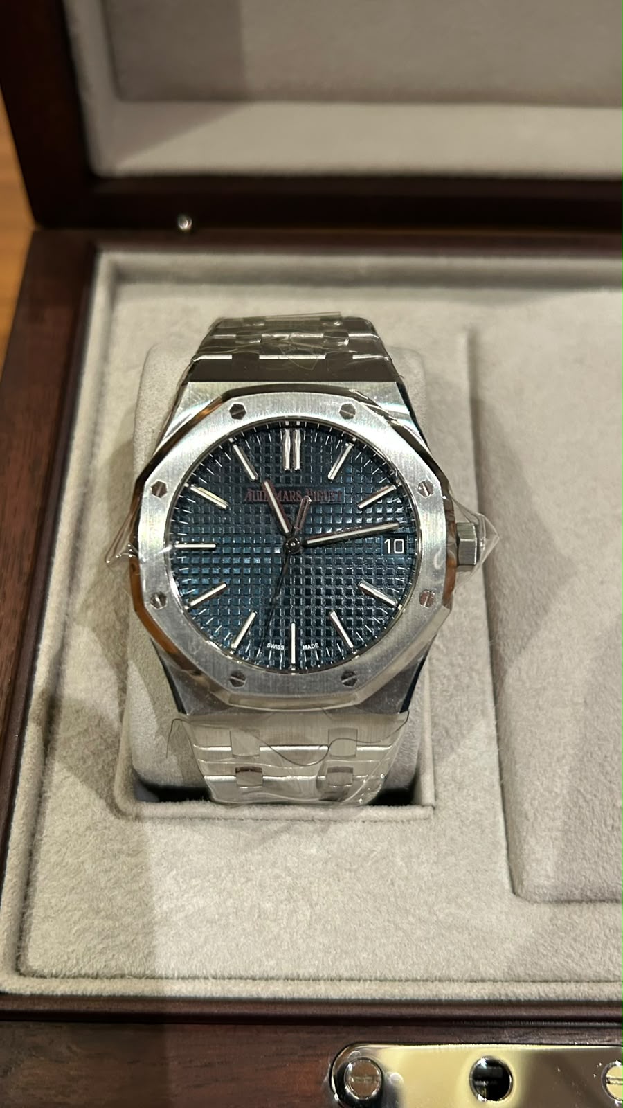 Audemars Piguet / Royal Oak 41 / 2023 2 Audemars Piguet Royal Oak 41 2023 Sıfır - $62,000 - Satılık Lüks Saat